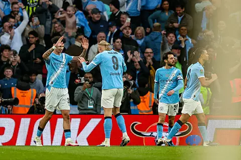 أمام أنظار مرموش.. 4 دقائق تتوج مانشستر سيتي بكأس كاراباو ضد أرسنال